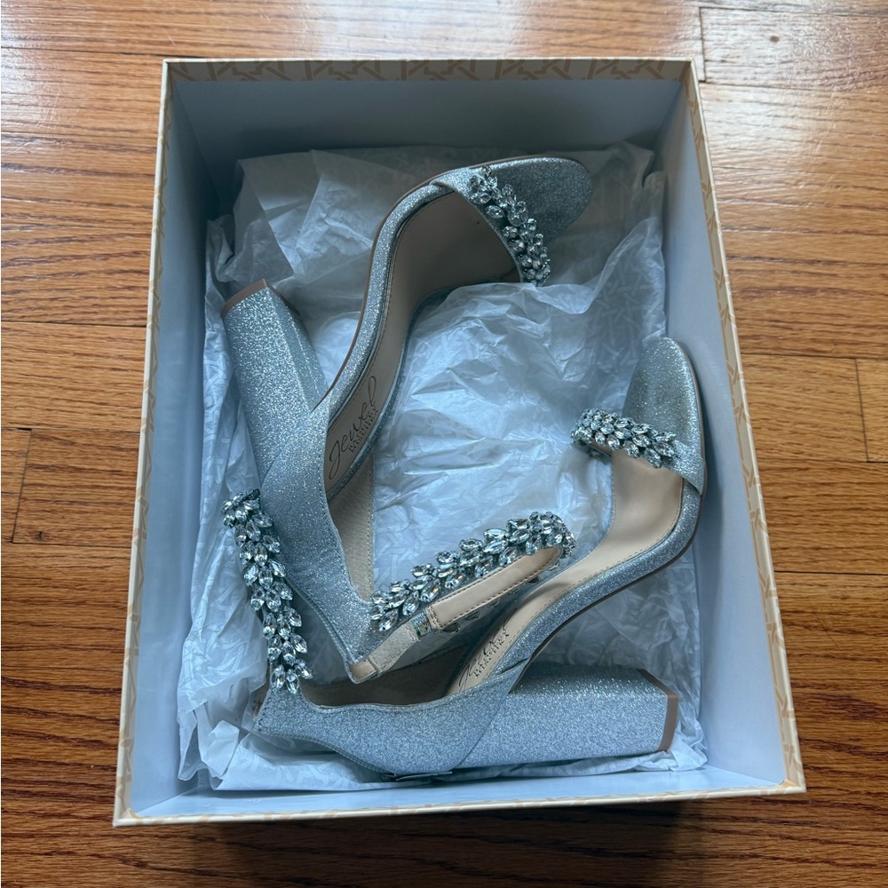 Jewel Badgley Mischka Silver Elegant Heels
